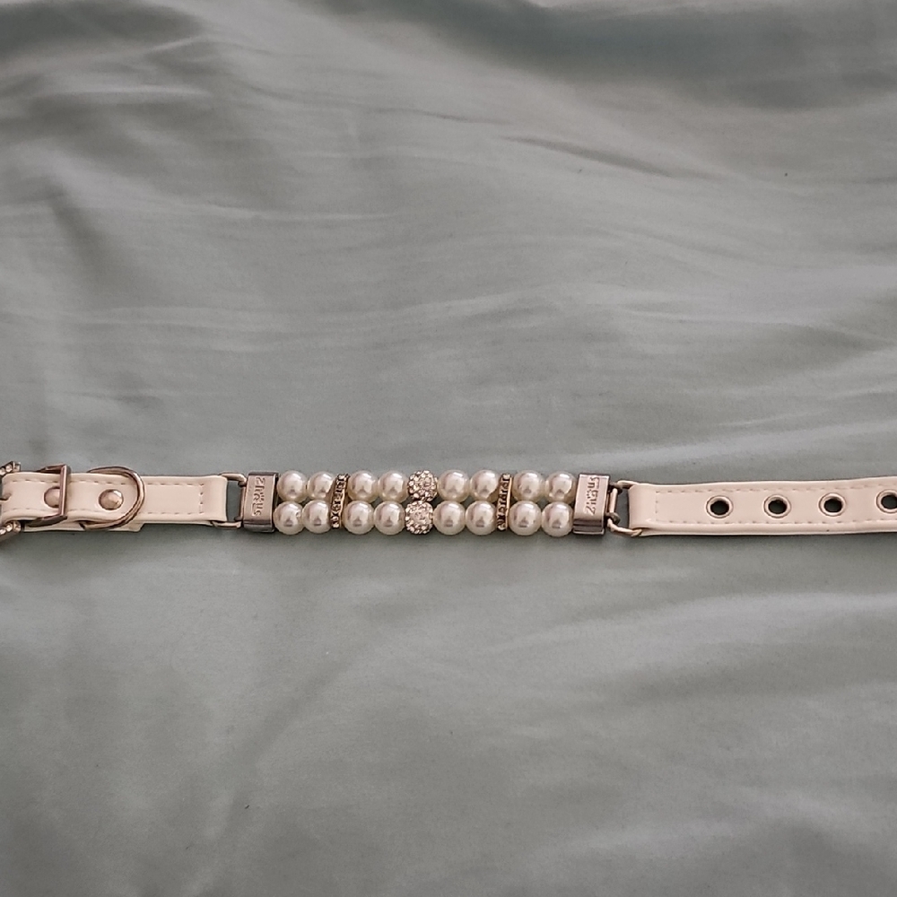 Elegant Pearl-Embellished Cream Collar